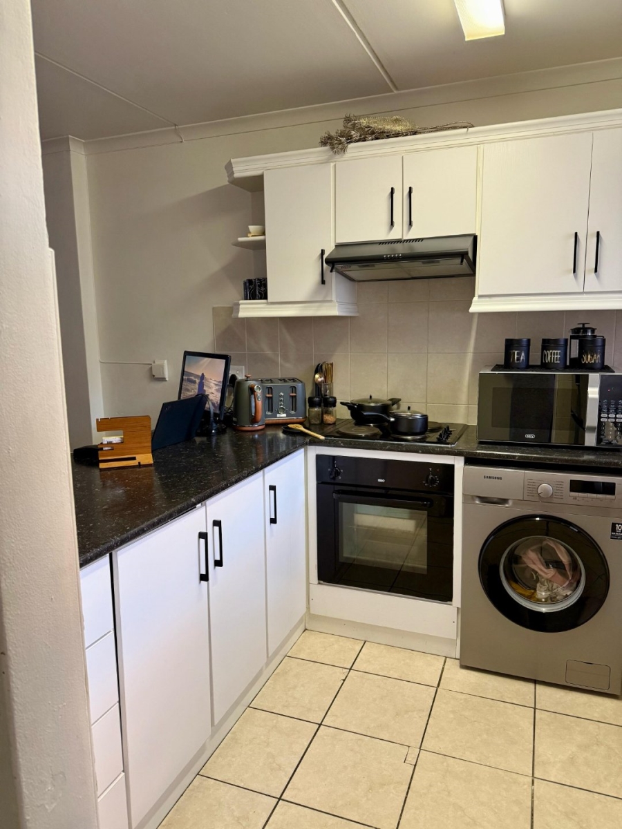 To Let 2 Bedroom Property for Rent in Vredekloof East Western Cape